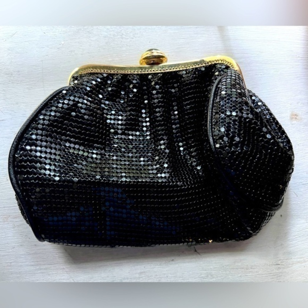 Whiting & Davis black mesh sequined evening bag w/ gold trim & chain. Preowned.
